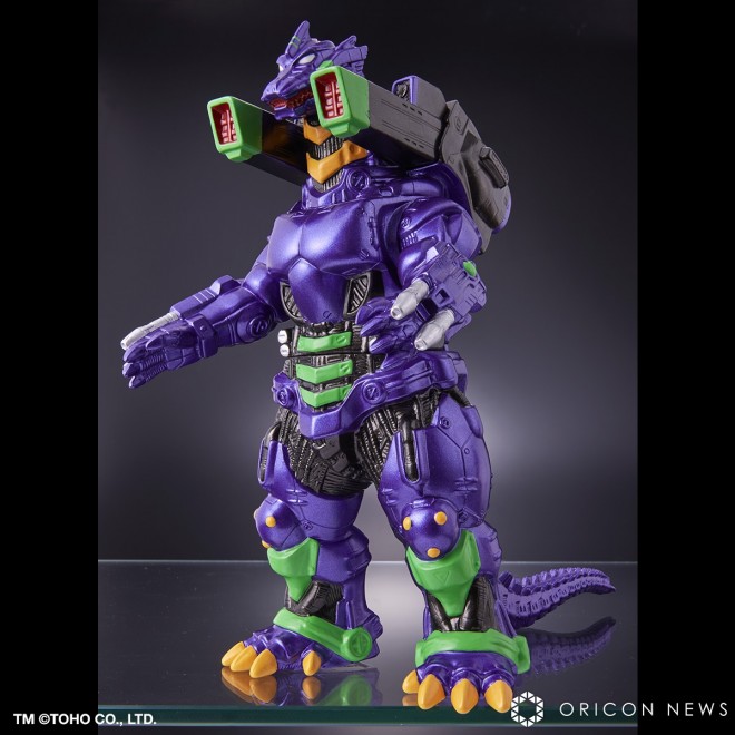 "Movie Monster Series Type-3 Kiryu (2002) Heavy Arms Type Eva Unit-01 Image Color ver." and "Movie Monster Series Type-3 Kiryu (2003) Heavy Arms Type Eva Unit-02 Image Color ver." TM & ©TOHO CO., LTD. ©Khara