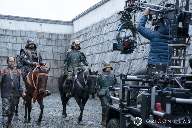 Behind-the-scenes photo = "SHOGUN" exclusively streaming on Disney+'s 'Star' (C) Katie Yu/FX