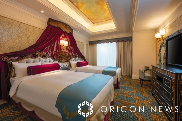 The newly established "Tokyo DisneySea Fantasy Springs Hotel" at Tokyo DisneySea features rooms in the "Grand Chateau," where a night's stay can exceed ¥340,000. (C) Disney