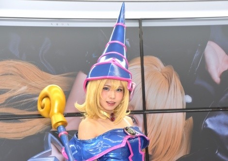 Enako in Black Magician Girl cosplay in a duel.