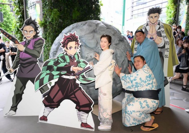 Gyomei Himejima's Rock Pushing Training in Shibuya