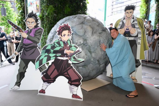 Gyomei Himejima's Rock Pushing Training in Shibuya