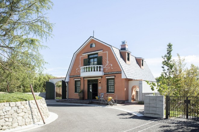 "Earth Shop" on Hill of Youth