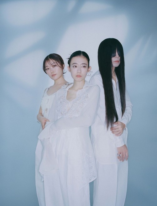 Hitsujibungaku (from left: Ba. Yurika Kasai, Vo.Gt. Moeka Shiotsuka, Dr. Hiroa Fukuda)