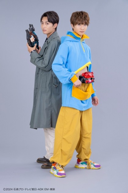 (From left) Hidekazu Chinen as Shoma, Yusuke Hino as Hanto Karikida via Kamen Rider Gavv