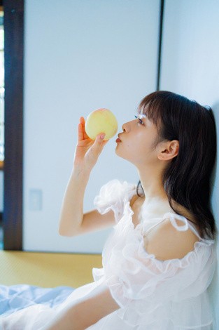 A snapshot from Kaori Maeda's 2nd photo book, "Koi no Kaori".