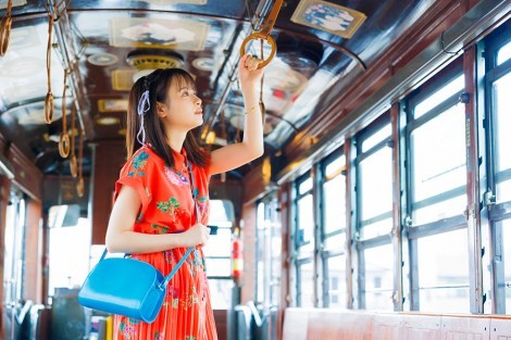 A snapshot from Kaori Maeda's 2nd photo book, "Koi no Kaori".