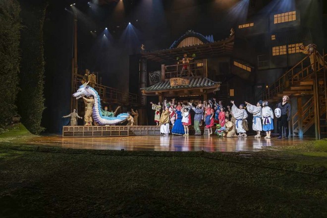 Final performance of "Spirited Away" in London (Chihiro played by Mone Kamishiraishi) curtain call photo (Photographer: Ellie Kurttz)