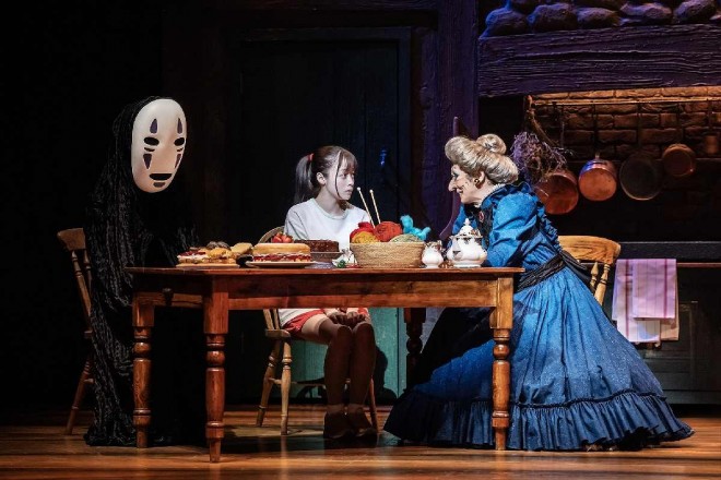 Final performance of "Spirited Away" in London (Chihiro played by Kanna Hashimoto) curtain call photo (Photographer: Johan Persson)