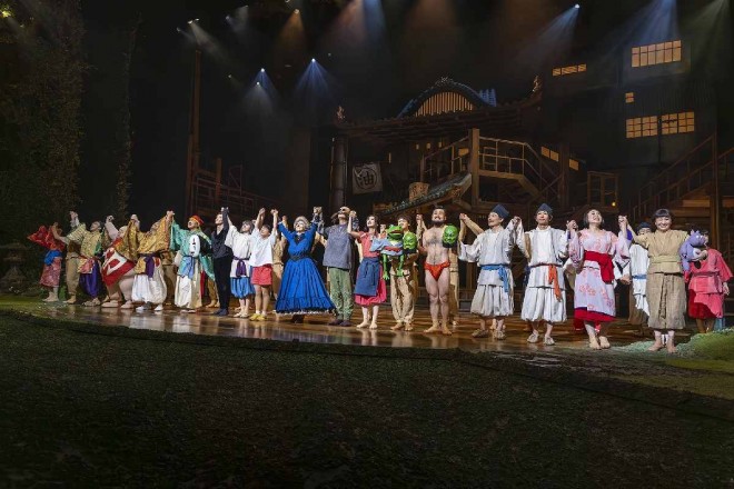 Final performance of "Spirited Away" in London (Chihiro played by Mone Kamishiraishi) curtain call photo (Photographer: Ellie Kurttz)