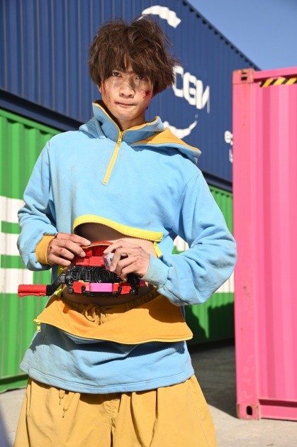 Shoma before transforming into a Kamen rider From Episode 1 of Kamen Rider Gavv