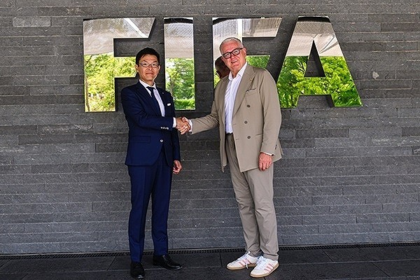 Konami signs partnership with FIFA for eSports collaboration.