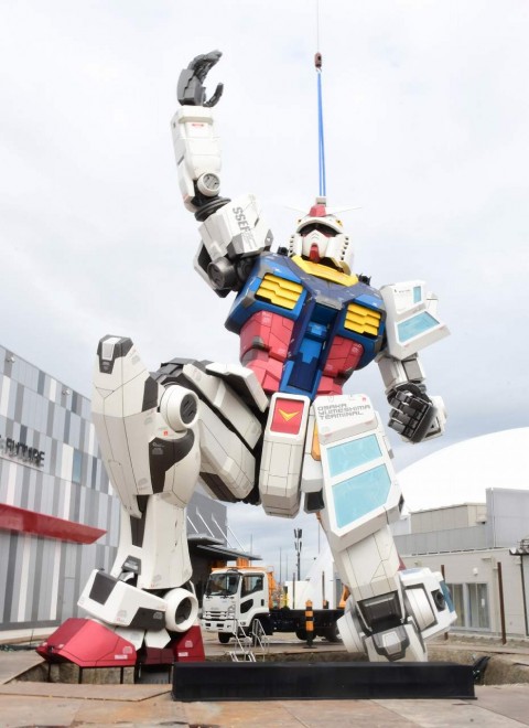 Life-size Gundam statue "RX-78F00/E Gundam" in Osaka (C) ORICON NewS inc.