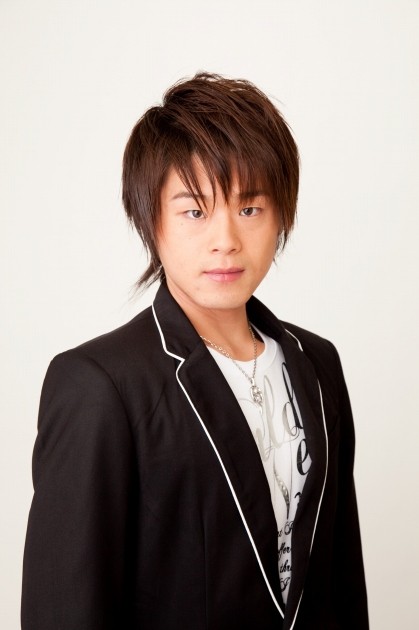 Yoshitsugu Matsuoka as Jingo Raichi