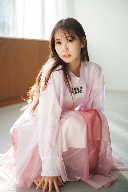 Yu Serizawa shine in their Weekly Shonen Magazine gravure appearance.