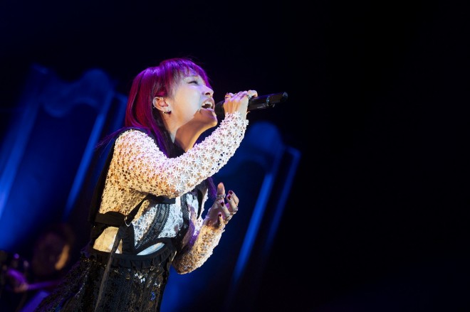 LiSA gives a surprise live performance of “Shine in the Cruel Night” from Demon Slayer: Infinity Castle Arc.
