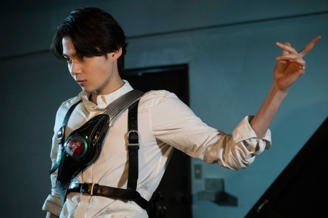 Baku Yorozu (played by Ryutaro Imai)