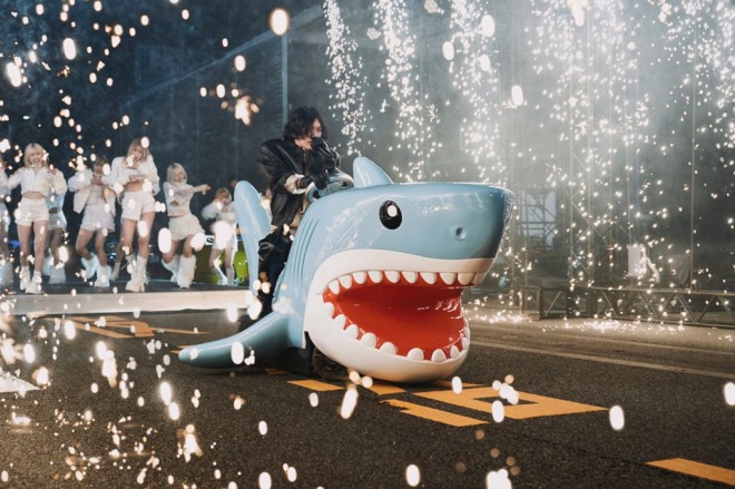 Kenshi Yonezu rides a shark