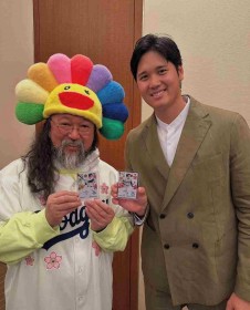 Shohei Ohtani & Renowned Artist Takashi Murakami Share a Rare Moment – Fans Excited About the Signed "Card"