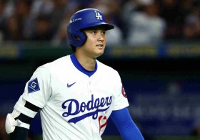 Shohei Ohtani Hits Home Run! Hollywood Star Tom Hanks Caught on Camera in Pure Joy