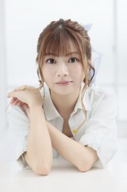 Voice Actress Satomi Akesaka Announces Marriage to “Drinking Buddy She Met at a Bar,” Shares Wedding Photos
