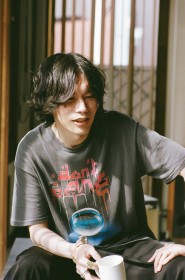 Kenshi Yonezu Joins Live Action Look Back for Special Guest Guitar Performance as Ties to Tatsuki Fujimoto’s Works Grow